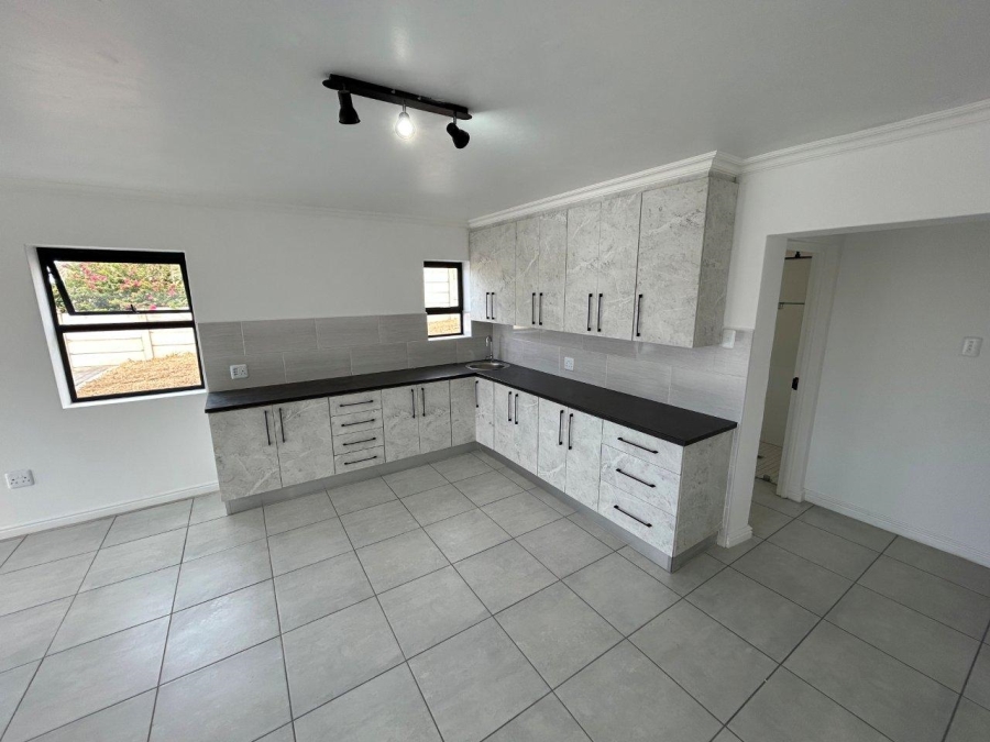 5 Bedroom Property for Sale in Wavecrest Eastern Cape